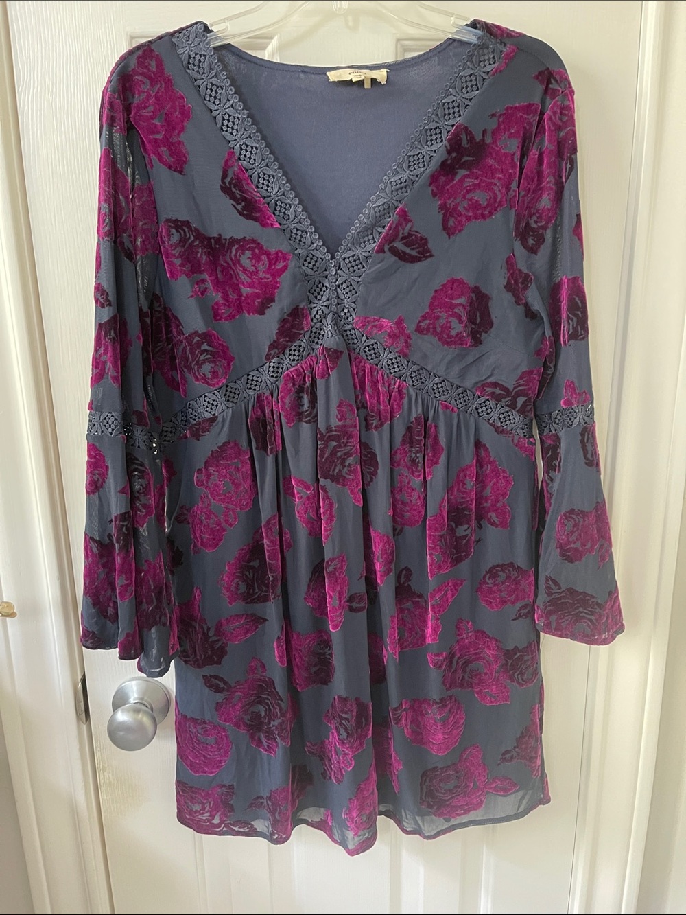 entro black  and Magenta Floral V-Neck Dress